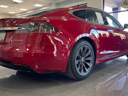 Used 2020 Tesla Model S Long Range Plus image 4