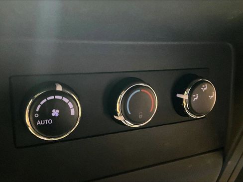 Used 2019 Dodge Grand Caravan GT image 33