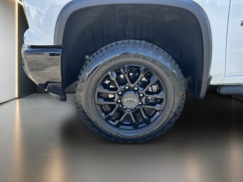 Used 2025 Chevrolet Silverado 2500 Custom w/ Custom Convenience Package AWD/4WD image 10