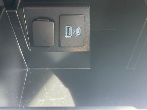 Used 2022 Ford Explorer XLT image 37