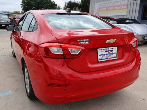 Used 2017 Chevrolet Cruze LS FWD image 5