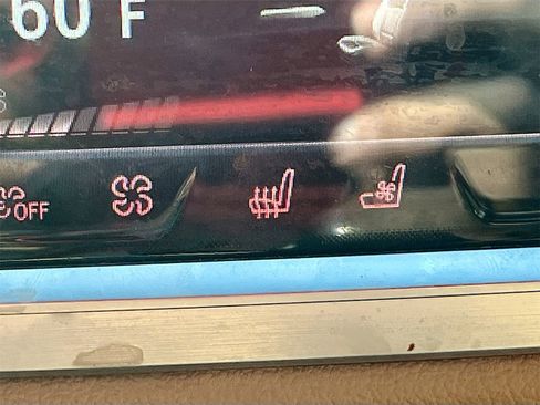 Used 2022 BMW 750i xDrive w/ Executive Package image 21