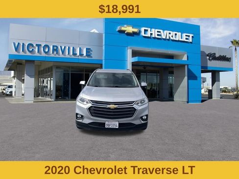 Used 2020 Chevrolet Traverse LT FWD image 2