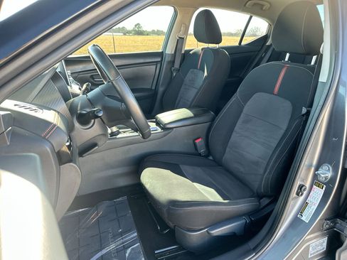 Used 2023 Nissan Sentra SR w/ Midnight Edition Package image 11