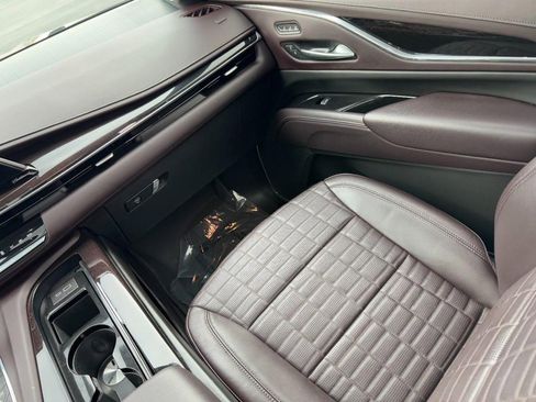 Used 2024 Cadillac Escalade Sport Platinum w/ LPO, ONYX Package image 20