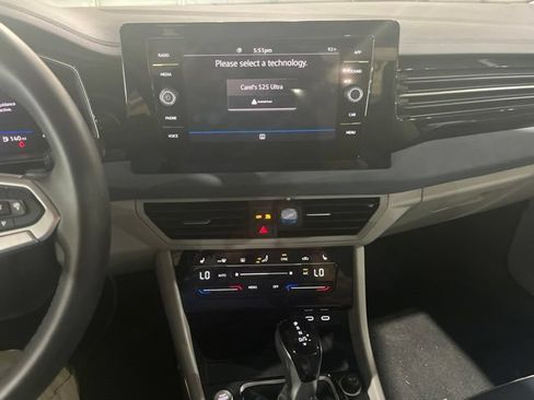 Used 2026 Volkswagen Jetta SE FWD image 45