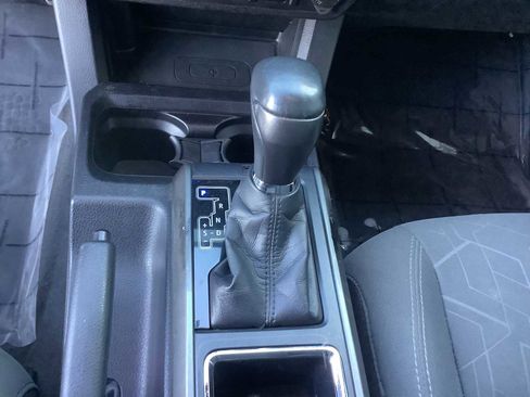 Used 2016 Toyota Tacoma TRD Off-Road image 18