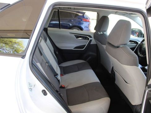 Used 2025 Toyota RAV4 XLE FWD image 12