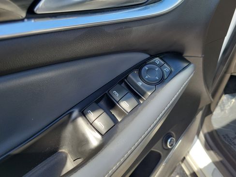 Used 2023 Buick Enclave Essence image 25