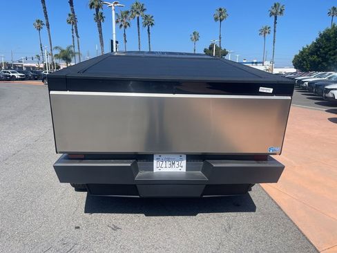 Used 2025 Tesla Cybertruck AWD Crew Cab image 5