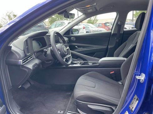 Used 2025 Hyundai Elantra Hybrid FWD image 15
