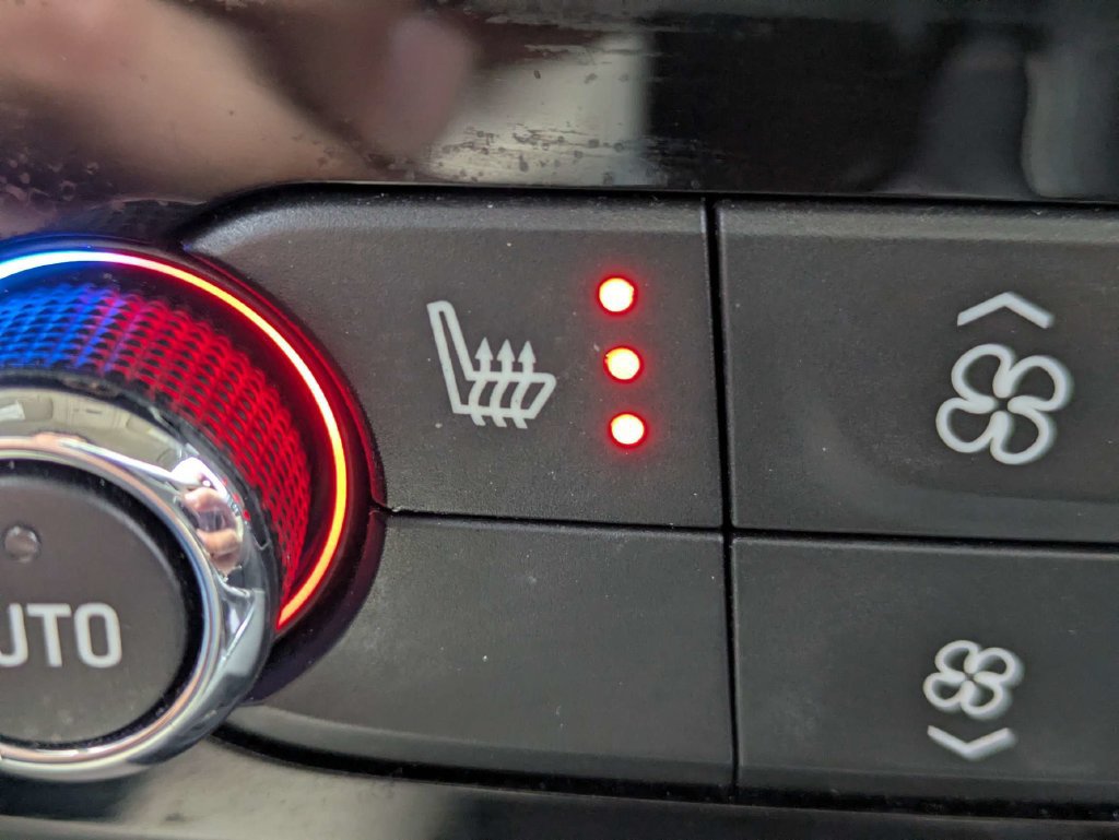 Used 2019 Buick Enclave Essence FWD image 23