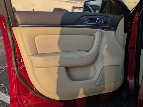 Used 2014 Lincoln MKS image 9