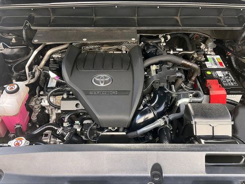 Used 2023 Toyota Highlander XLE image 12