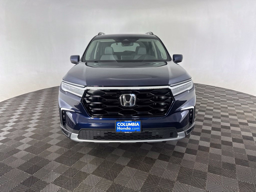 Used 2025 Honda Pilot Touring image 3