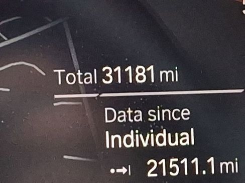 Used 2022 BMW 750i xDrive w/ M Sport Package image 26