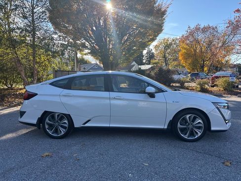 Used 2018 Honda Clarity Touring image 10