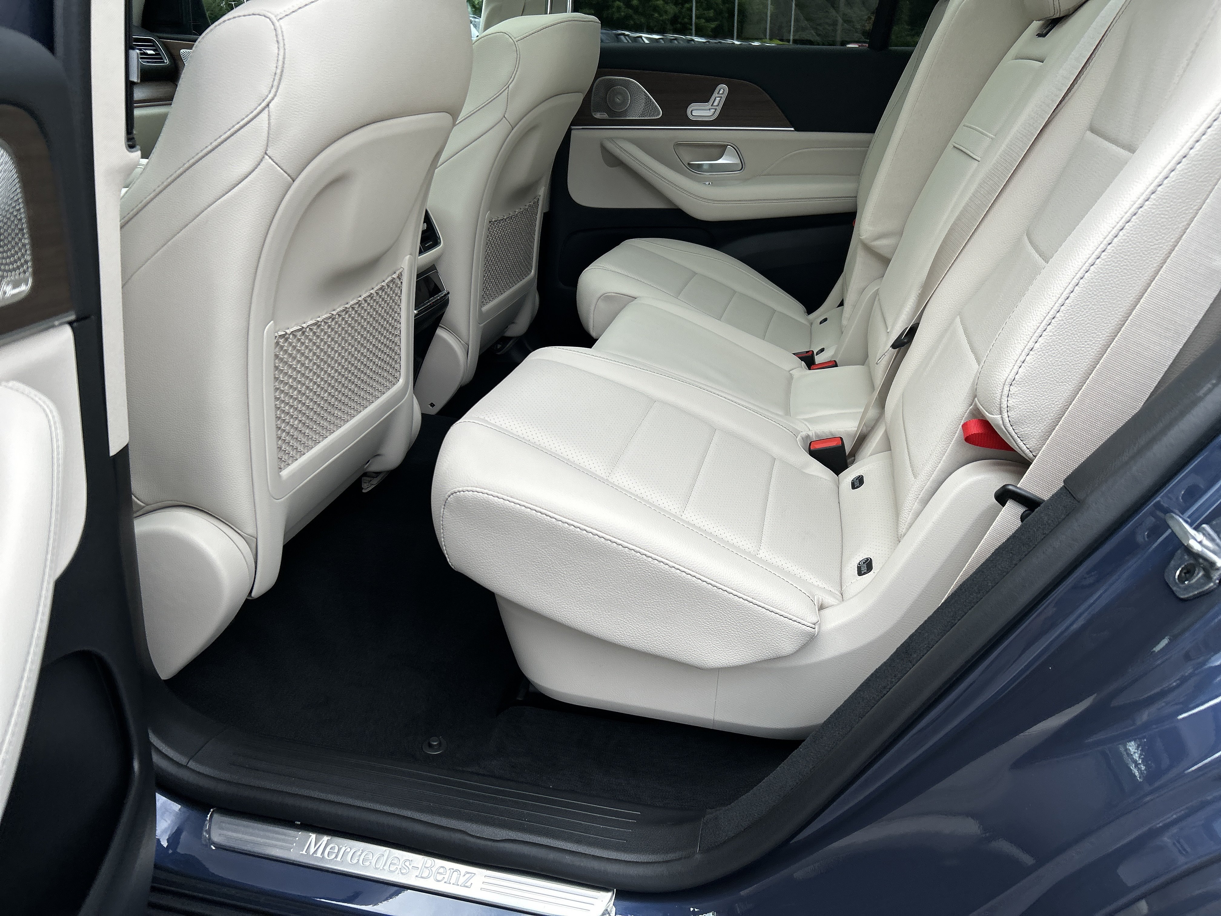 New 2026 Mercedes-Benz GLS 450 4MATIC image 37
