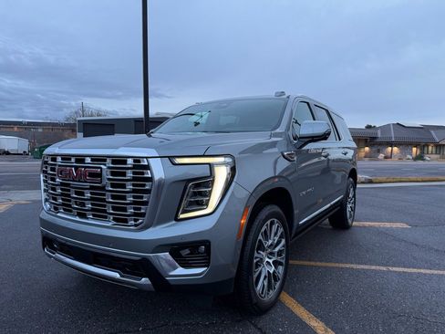 Used 2026 GMC Yukon Denali w/ Denali Reserve Package image 4