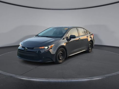 Used 2026 Toyota Corolla LE FWD image 4