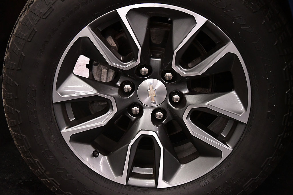 Used 2023 Chevrolet Silverado 1500 LT AWD/4WD image 11