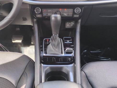 Used 2025 Jeep Compass Latitude image 21