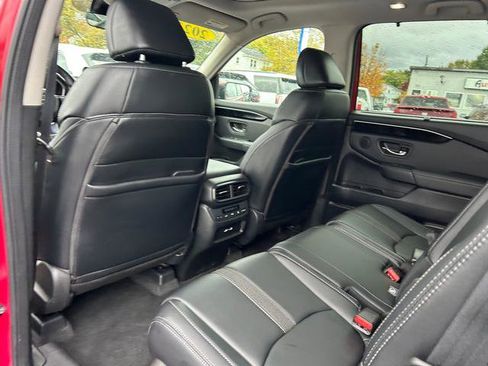 Used 2023 Honda Pilot Touring image 12