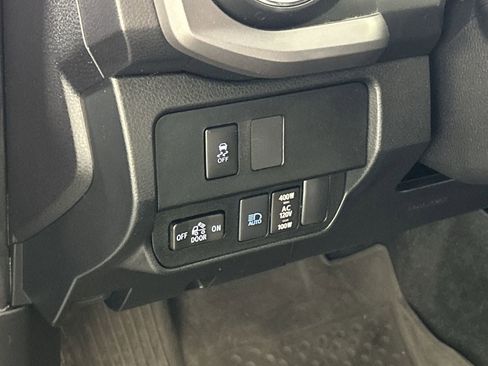 Used 2022 Toyota Tacoma TRD Off-Road RWD image 12