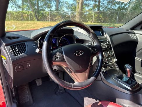 Used 2013 Hyundai Genesis 3.8 RWD image 15