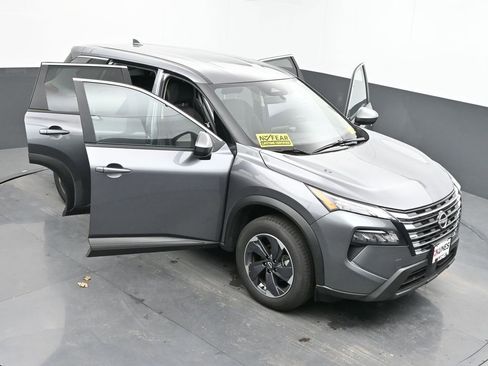Used 2025 Nissan Rogue SV FWD image 61