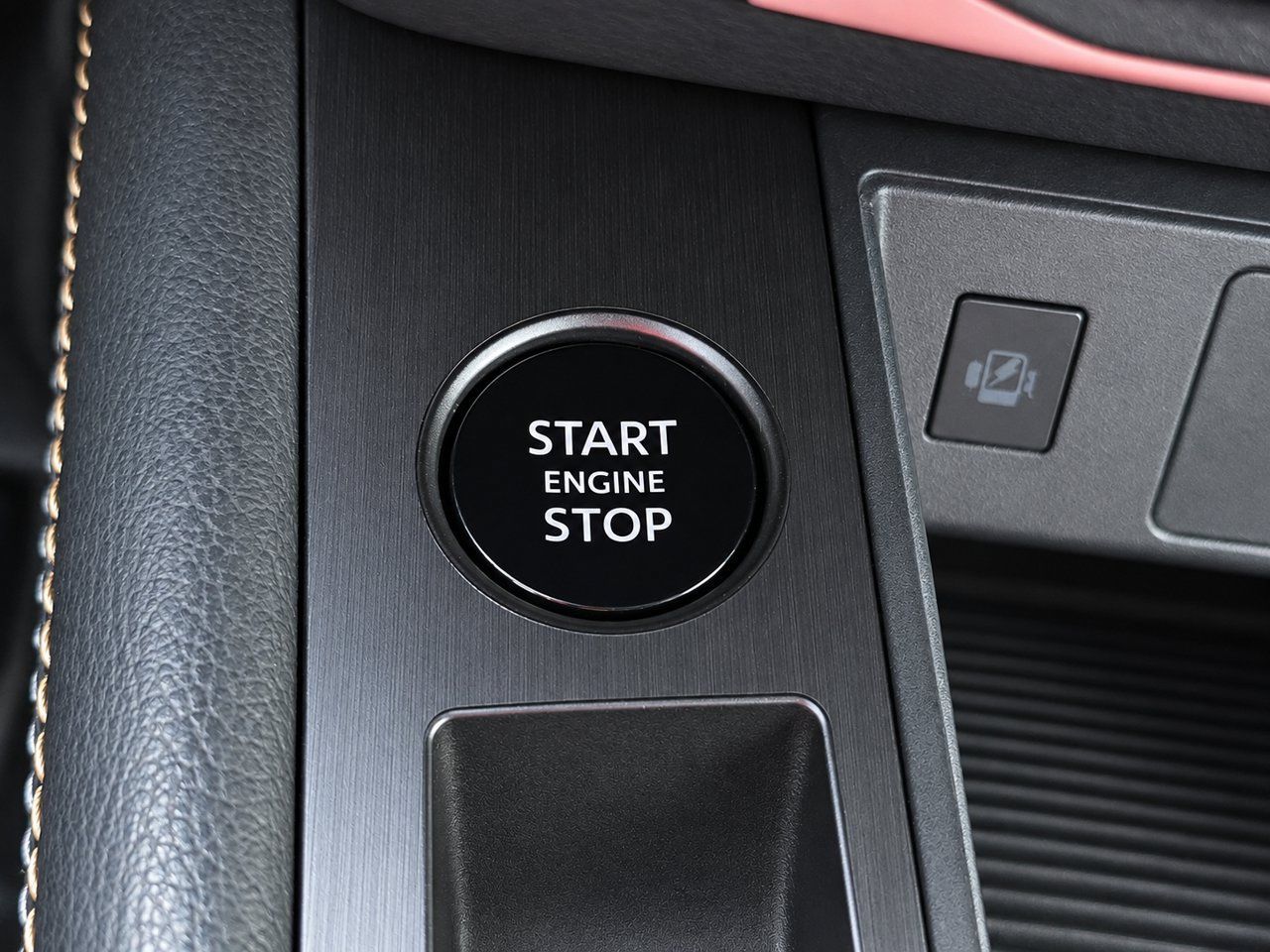 Used 2025 Nissan Kicks SV AWD/4WD image 19