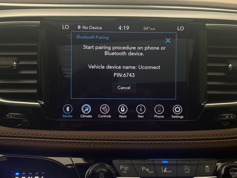 Used 2019 Chrysler Pacifica Limited w/ Tire & Wheel Group FWD image 25