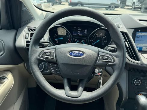Used 2017 Ford Escape SE w/ Equipment Group 201A FWD image 12