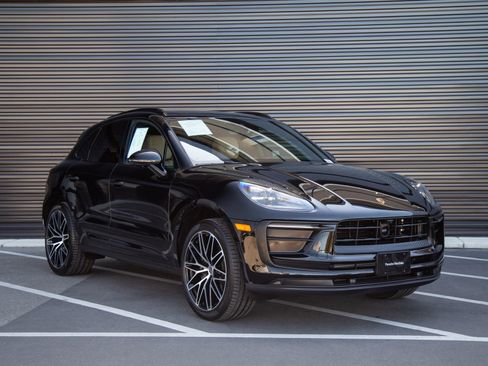 Certified 2025 Porsche Macan AWD/4WD image 7