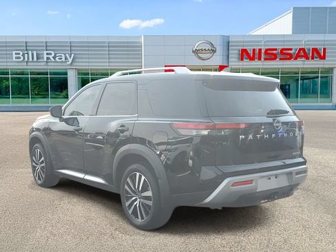 Used 2025 Nissan Pathfinder Platinum FWD image 3