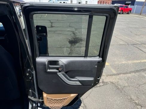 Used 2015 Jeep Wrangler Unlimited Sahara w/ Connectivity Group AWD/4WD image 14