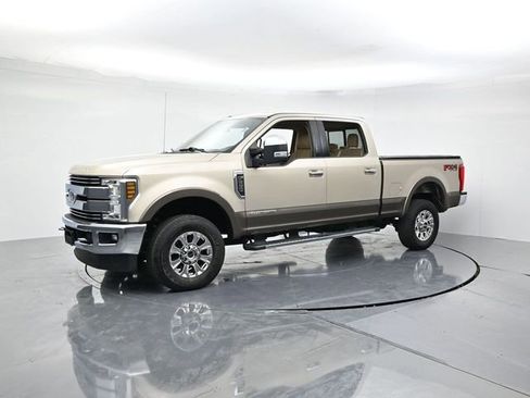 Used 2018 Ford F250 Lariat w/ Chrome Package image 5