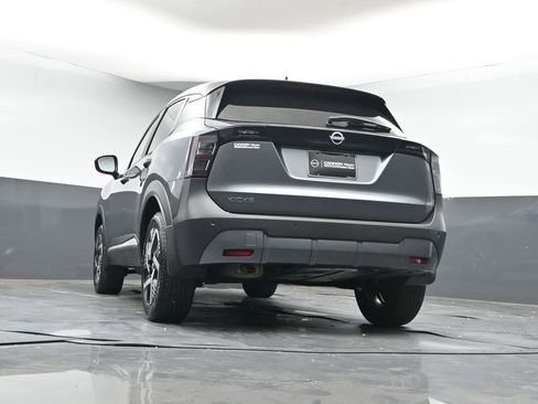 Used 2025 Nissan Kicks SV image 26