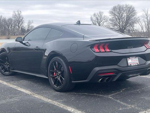 Used 2025 Ford Mustang GT Premium image 4