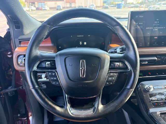 Used 2023 Lincoln Nautilus Reserve AWD/4WD image 17