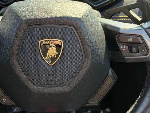 Used 2019 Lamborghini Huracan LP 580-2 RWD image 43