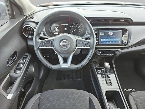 Used 2021 Nissan Kicks SV image 16