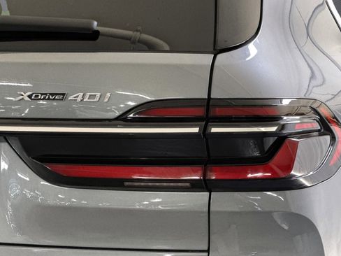 Used 2023 BMW X7 xDrive40i w/ Premium Package image 12