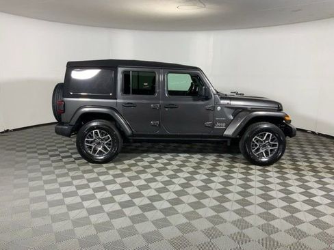 Used 2024 Jeep Wrangler Unlimited Sahara w/ Technology Group AWD/4WD image 6