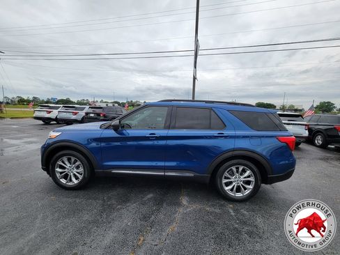Certified 2021 Ford Explorer XLT w/ Equipment Group 202A RWD image 3