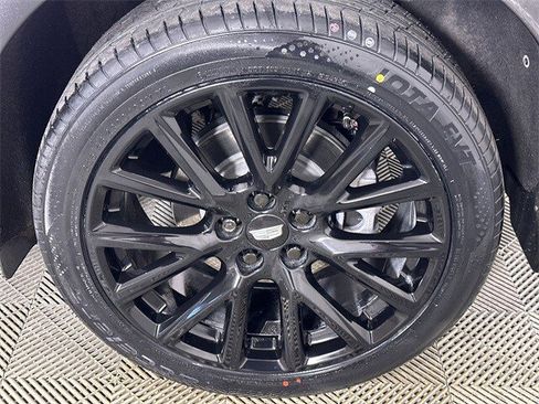 Used 2022 Cadillac XT4 Luxury w/ LPO, ONYX Package image 34