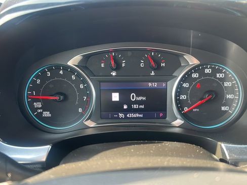 Used 2023 Chevrolet Traverse RS image 9