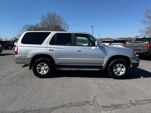 Used 2002 Toyota 4Runner SR5 image 7