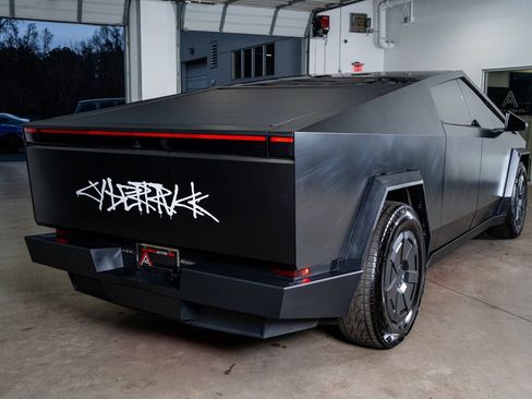 Used 2024 Tesla Cybertruck AWD Crew Cab image 6