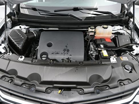 Used 2021 Chevrolet Traverse LS image 15